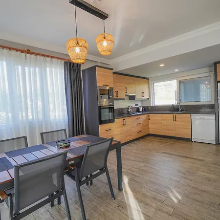 Pelit - 4 Yatak Odali Saunali Havuzlu