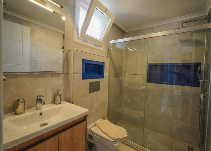 Pelit - 4 Yatak Odali Saunali Havuzlu Willa Fethiye