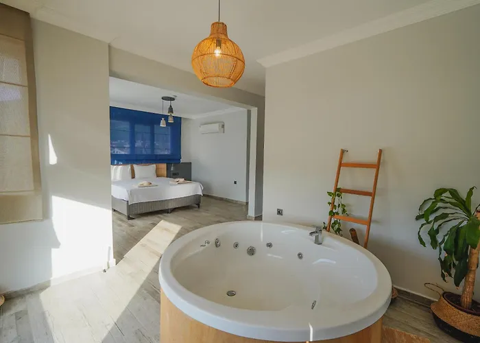 Pelit - 4 Yatak Odali Saunali Havuzlu Fethiye