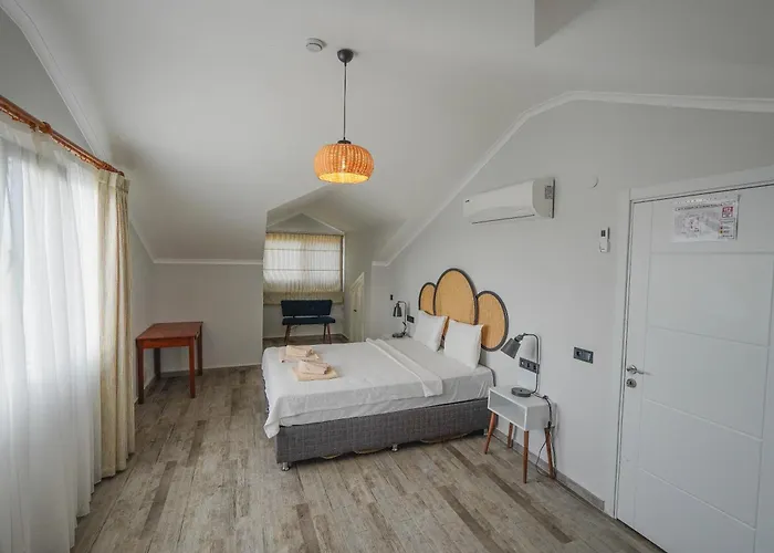 Pelit - 4 Yatak Odali Saunali Havuzlu