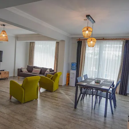 Villa Pelit - 4 Yatak Odali Saunali Havuzlu