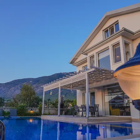 Pelit - 4 Yatak Odali Saunali Havuzlu Villa *
