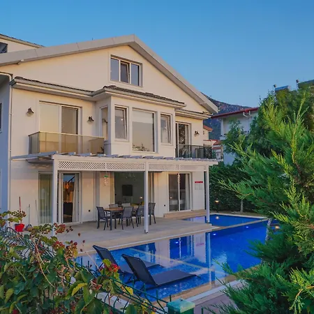 Villa Pelit - 4 Yatak Odali Saunali Havuzlu Fethiye