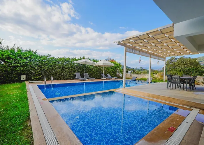 Pelit - 4 Yatak Odali Saunali Havuzlu Villa