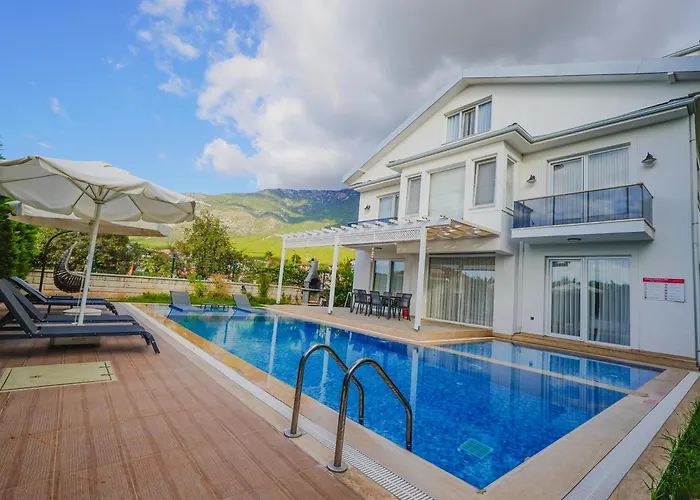 Villa Pelit - 4 Yatak Odali Saunali Havuzlu Fethiye