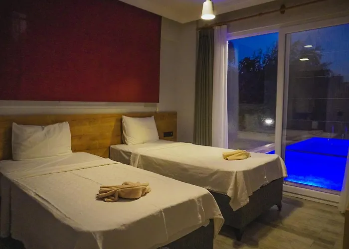 Pelit - 4 Yatak Odali Saunali Havuzlu Villa *