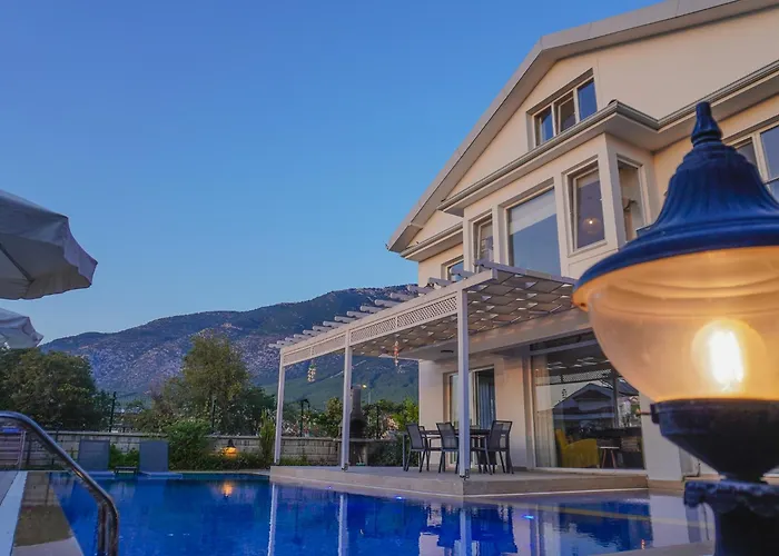 Pelit - 4 Yatak Odali Saunali Havuzlu Villa *