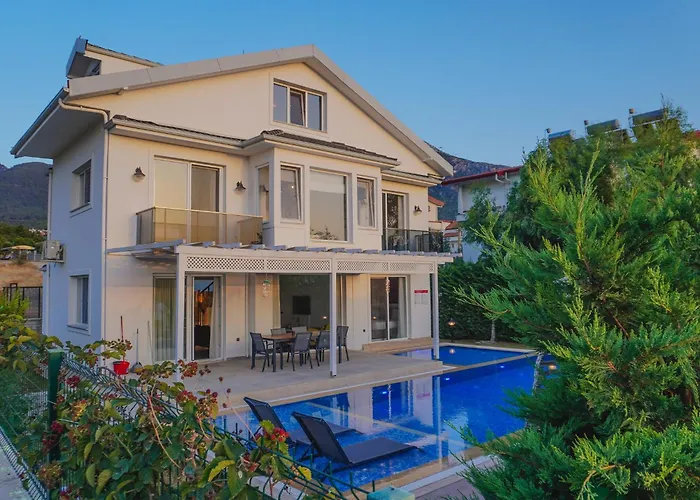 Villa Pelit - 4 Yatak Odali Saunali Havuzlu Fethiye