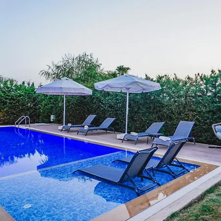 Villa Pelit - 4 Yatak Odali Saunali Havuzlu Fethiye