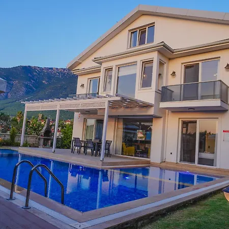 Pelit - 4 Yatak Odali Saunali Havuzlu