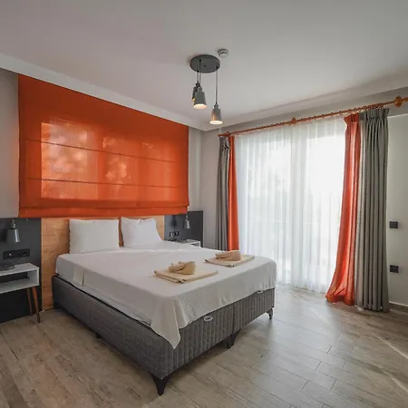 Pelit - 4 Yatak Odali Saunali Havuzlu Villa *