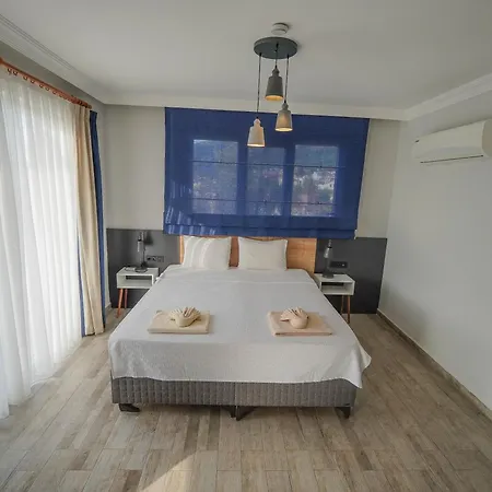 Pelit - 4 Yatak Odali Saunali Havuzlu Villa Fethiye