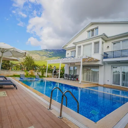 Villa Pelit - 4 Yatak Odali Saunali Havuzlu Fethiye