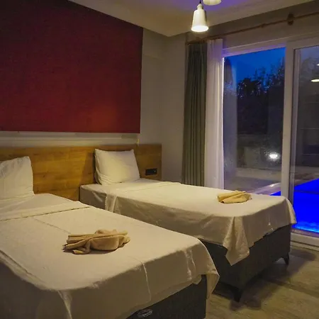 Pelit - 4 Yatak Odali Saunali Havuzlu Villa *