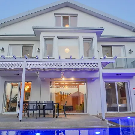 Pelit - 4 Yatak Odali Saunali Havuzlu Villa Fethiye